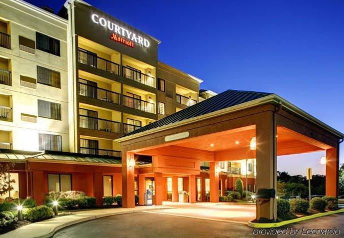 Courtyard Richmond Chester Exterior photo